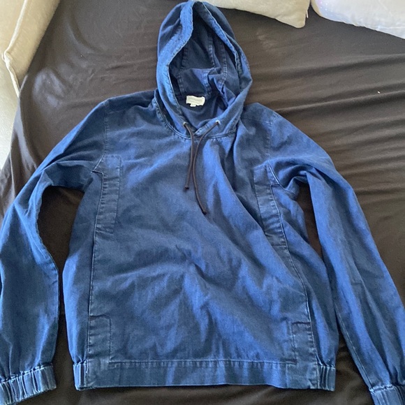 Has pockets - Picture 2 of 6